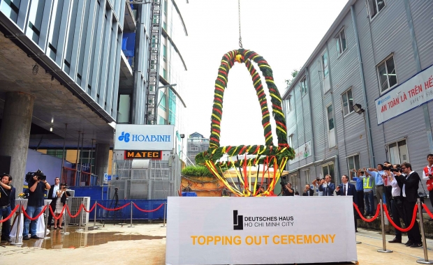 PRESS CLIPPING OF THE TOPPING OUT CEREMONY OF DEUTSCHES HAUS HO CHI MINH CITY ON TUESDAY, 01.11.2016