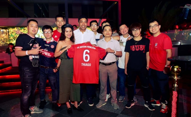VIP Visit of Bayern Munich Legend, Giovane Elber